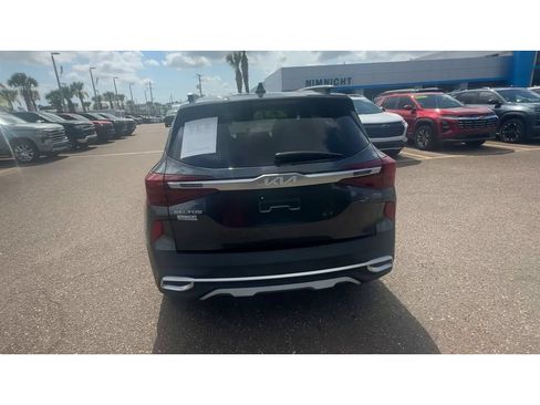 Used 2023 Kia Seltos EX AWD/4WD image 7