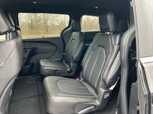 New 2026 Chrysler Pacifica Select image 5