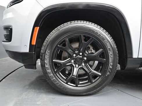 Certified 2024 Jeep Wagoneer Series II AWD/4WD image 16