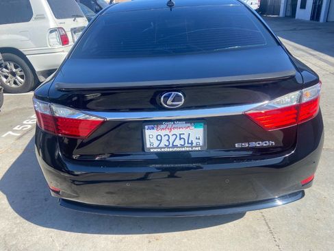 Used 2013 Lexus ES 300h image 18