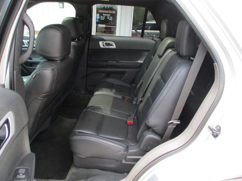Used 2015 Ford Explorer XLT w/ Equipment Group 202A AWD/4WD image 22