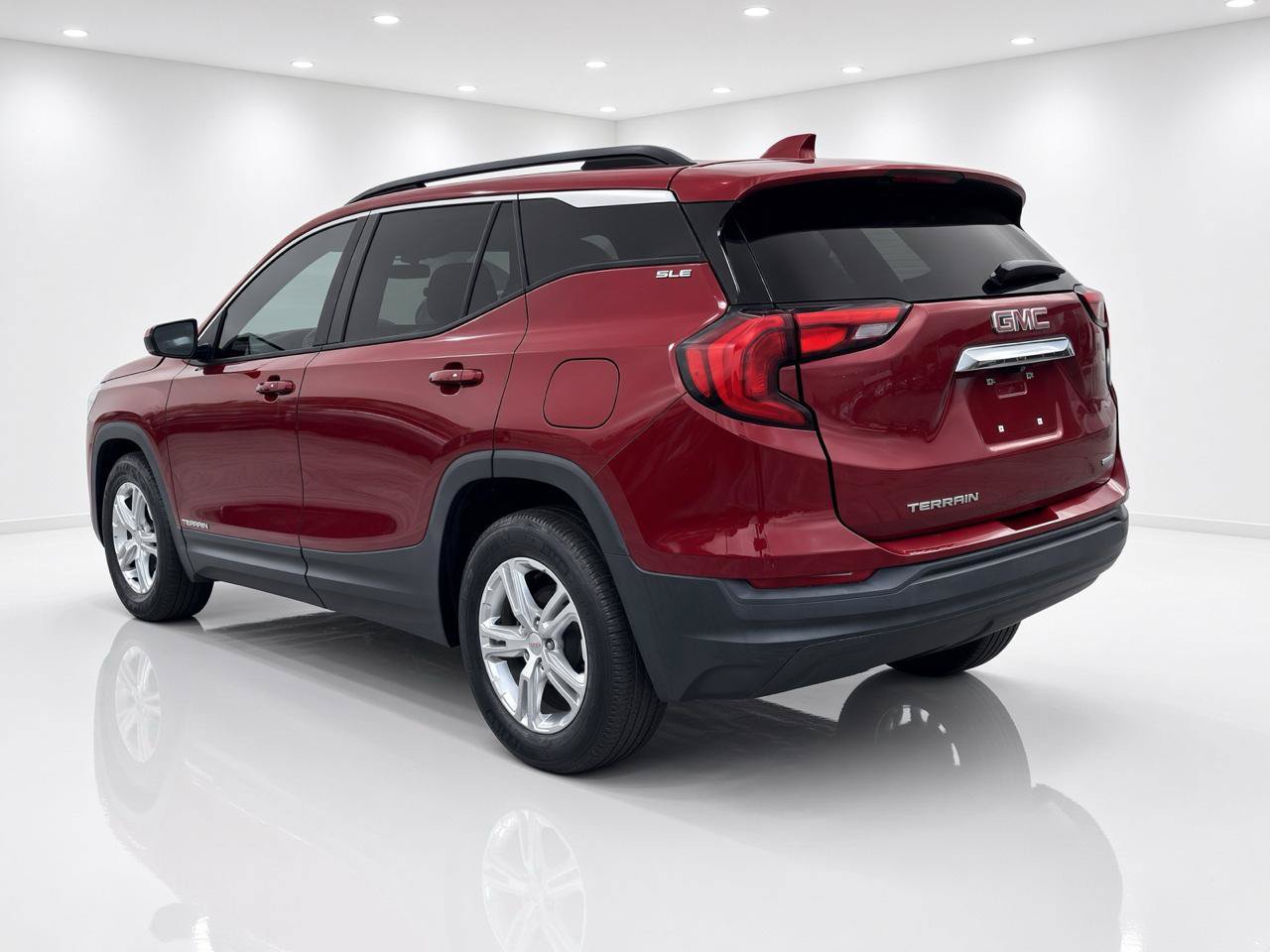 Used 2019 GMC Terrain SLE w/ Infotainment Package I FWD image 3