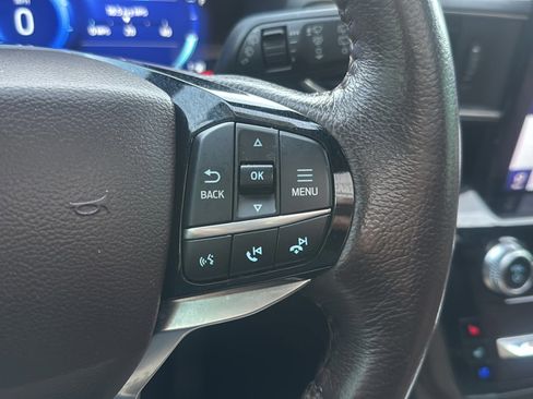 Used 2022 Ford Explorer King Ranch w/ Premium Technology Package image 39