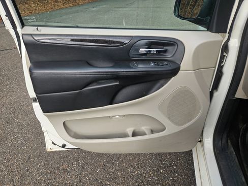 Used 2013 Dodge Grand Caravan SE image 10