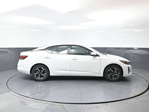 Used 2024 Nissan Sentra SV FWD image 3