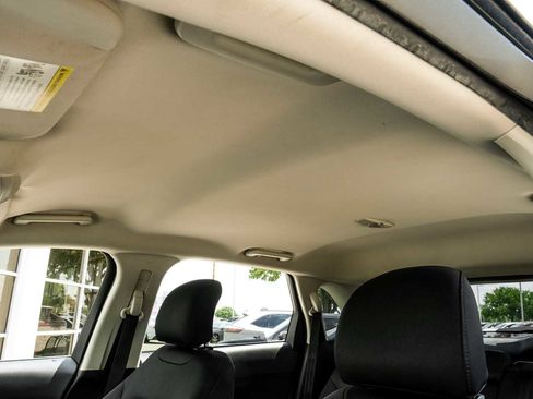 Used 2017 Ford Edge SE image 28