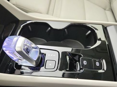Certified 2026 Volvo XC40 B5 Ultra w/ Climate Package AWD/4WD image 17