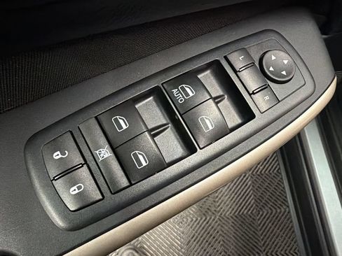 Used 2017 Jeep Cherokee Sport AWD/4WD image 14