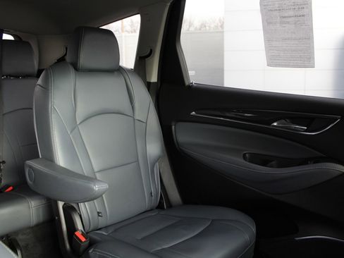 Used 2019 Buick Enclave Essence image 14