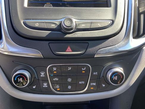 Used 2019 Chevrolet Equinox LT image 24