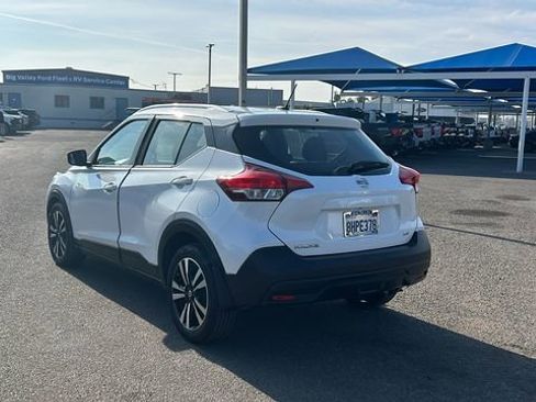Used 2018 Nissan Kicks SV image 5