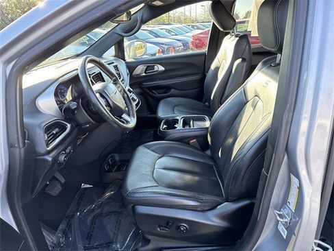 Used 2020 Chrysler Pacifica Touring-L w/ Advanced Safetytec Group image 14