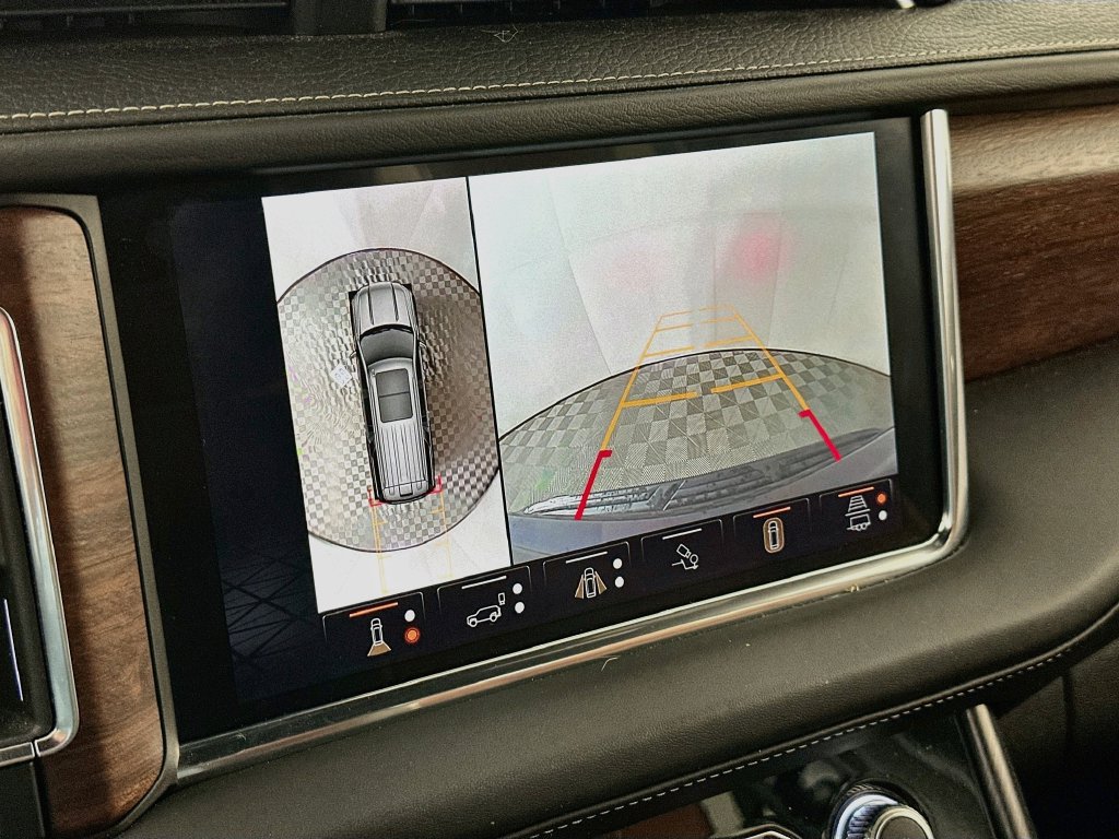 Used 2024 GMC Yukon Denali Ultimate w/ LPO, Floor Liner Package AWD/4WD image 21