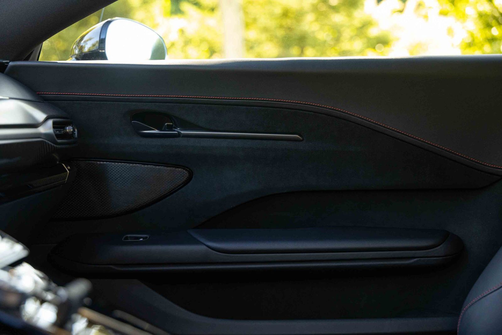 Used 2025 Aston Martin V8 Vantage Coupe RWD image 16