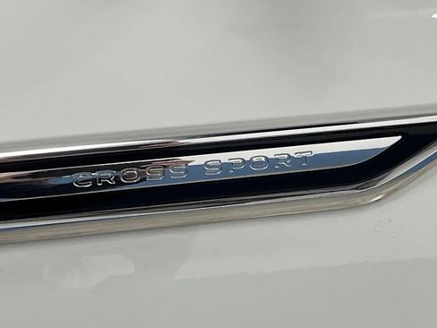 Used 2025 Volkswagen Atlas Cross Sport SE w/ Panoramic Sunroof Package image 35