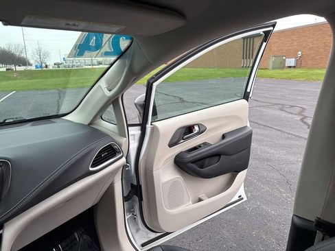 Used 2024 Chrysler Pacifica Touring-L w/ Road Tripper Package FWD image 44