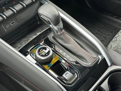 Used 2025 Chevrolet Colorado Z71 w/ Technology Package image 25