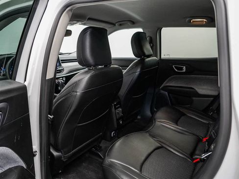 Used 2022 Jeep Compass Latitude FWD image 18