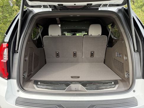 New 2026 GMC Yukon XL Elevation w/ LPO, Illumination Package image 39