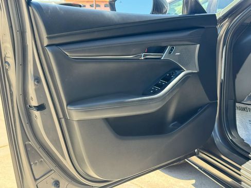 Used 2019 MAZDA MAZDA3 Hatchback w/ Preferred Package FWD image 10