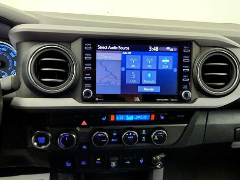 Used 2022 Toyota Tacoma TRD Off-Road w/ TRD Premium Off Road Package AWD/4WD image 16