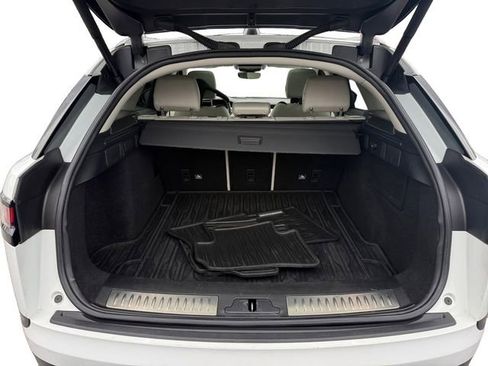 Used 2019 Land Rover Range Rover Velar S image 19
