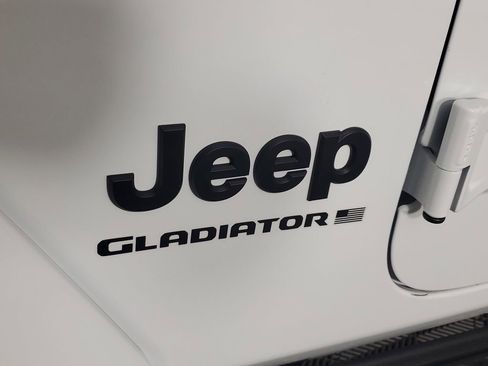 New 2025 Jeep Gladiator Sport image 10