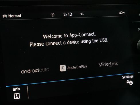 Certified 2020 Volkswagen Tiguan SE w/ Panoramic Sunroof Package image 30