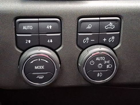 Used 2022 Chevrolet Silverado 1500 ZR2 w/ Technology Package image 24