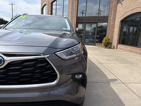 Used 2023 Toyota Highlander Platinum image 10