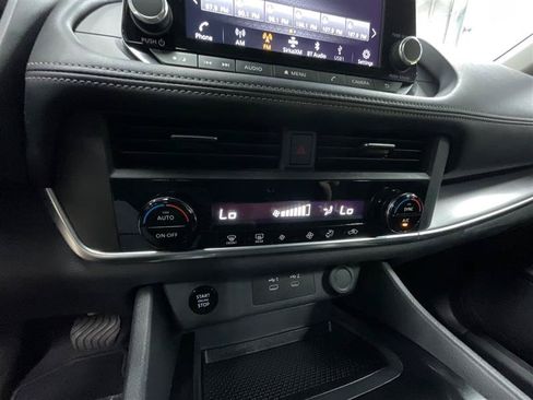 Used 2024 Nissan Rogue SV FWD image 16