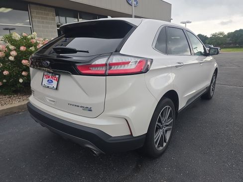 Certified 2019 Ford Edge Titanium w/ Cold Weather Package AWD/4WD image 2