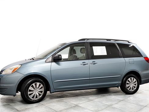 Used 2004 Toyota Sienna LE w/ LE Pkg 1 FWD image 4