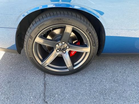 Used 2022 Dodge Challenger SRT Hellcat w/ Plus Package RWD image 5