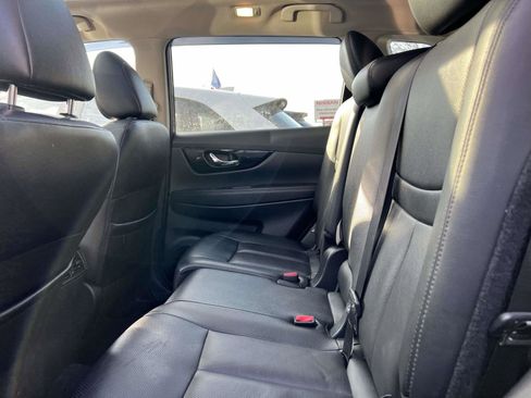 Used 2018 Nissan Rogue SL w/ Premium Package image 13