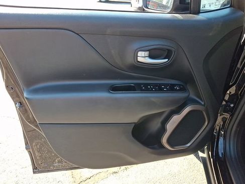 Used 2023 Jeep Renegade Latitude AWD/4WD image 12