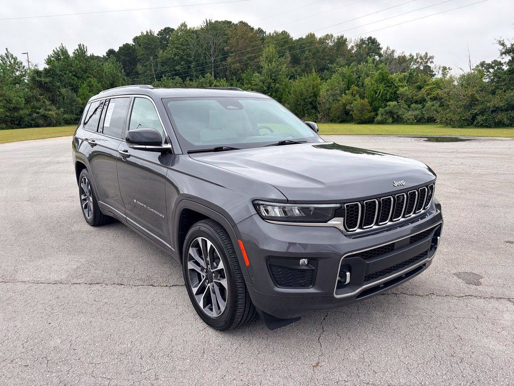 Used 2022 Jeep Grand Cherokee L Overland w/ Advanced Protech Group III AWD/4WD image 3