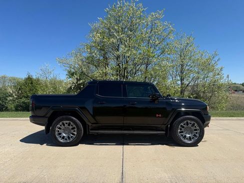 Used 2025 GMC Hummer EV 3X w/ LPO, Illumination Package AWD/4WD image 2