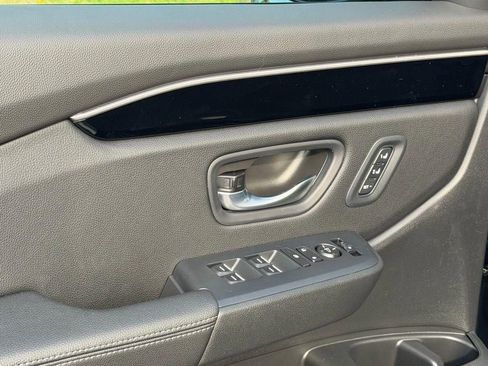 New 2025 Honda Pilot Touring image 18