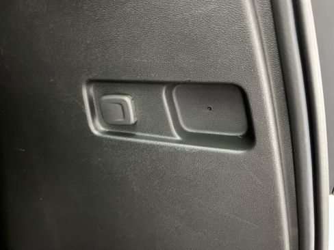 Certified 2023 GMC Acadia SLE w/ Driver Convenience Package image 31