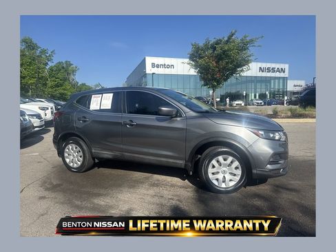 Used 2020 Nissan Rogue Sport S image 1