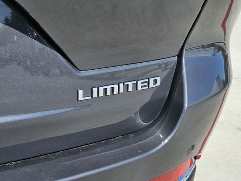 Used 2025 Jeep Grand Cherokee Limited RWD image 37