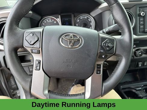 Used 2019 Toyota Tacoma SR5 AWD/4WD image 11