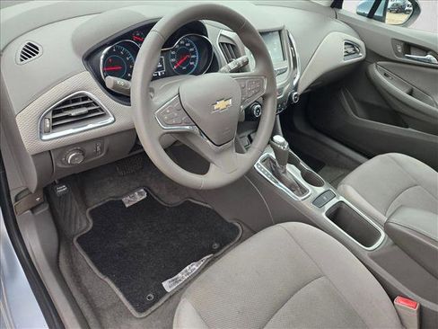 Used 2017 Chevrolet Cruze LT w/ Convenience Package image 9