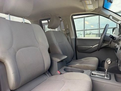 Used 2013 Nissan Frontier SV AWD/4WD image 8