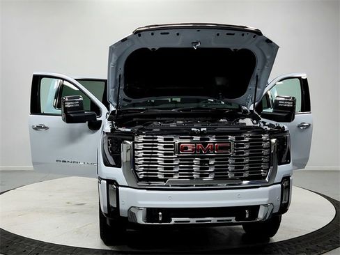 New 2026 GMC Sierra 2500 Denali w/ Denali Reserve Package image 10