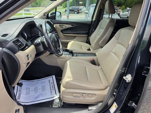 Used 2017 Honda Pilot Touring image 3