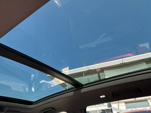 New 2025 Volkswagen Tiguan SE R-Line image 9