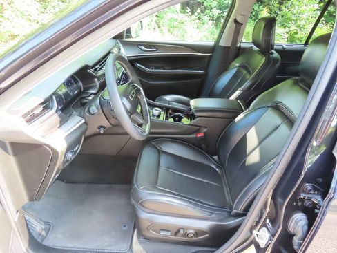 Certified 2023 Jeep Grand Cherokee Limited w/ Luxury Tech Group II AWD/4WD image 24