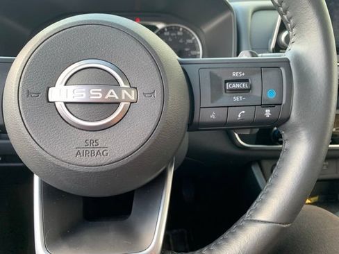 Used 2024 Nissan Rogue SV w/ SV Premium Package AWD/4WD image 10